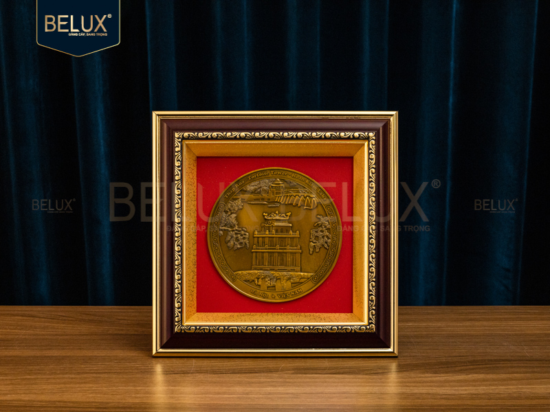 Tranh mặt đĩa Tháp Rùa bằng đồng 26x26cm